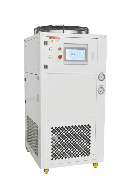 高精度冷水機