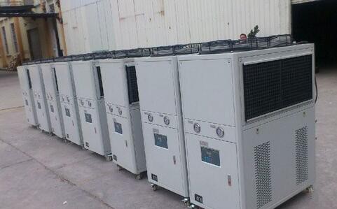 怎么保養(yǎng)工業(yè)冷水機(jī)的冷凝器